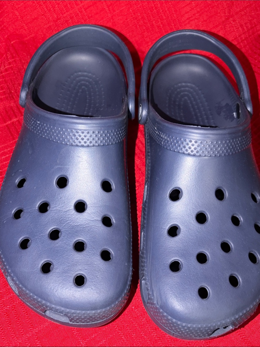 Men’s Size 10 NAVY BLUE CROCS Women’s Size 12 - Picture 3 of 10